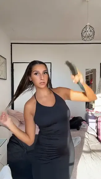 Camelia Wet Hair Brushing Tease OnlyFans Video Leaked