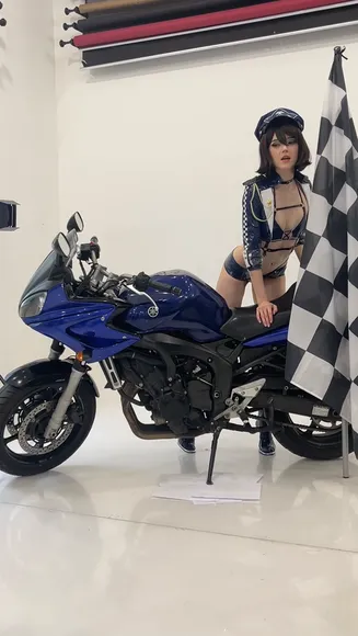 Candy_ballll Bare Midriff Biker Pose OnlyFans Video Leaked
