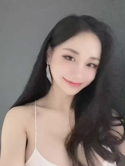 Candyseul Spaghetti Strap Bra Tease OnlyFans Video Leaked