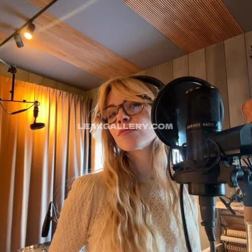 Carlyraejepsen Exclusive Leaked Nude OnlyFans #14619339
