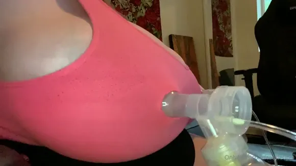 Cassie0pia Pink Top Breast Pumping OnlyFans Video Leaked
