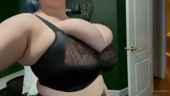 Cassie0pia Black Lace Bra Tease OnlyFans Video Leaked