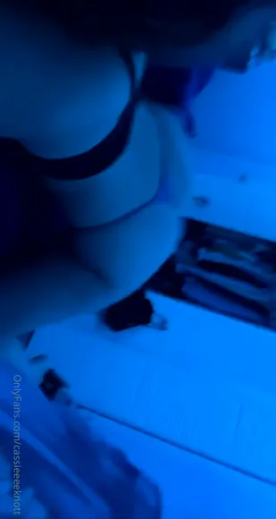 Cassieeeeknott Braless Back Arching OnlyFans Video Leaked