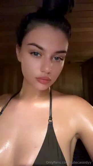 Cassies1 Oiled Bikini Tease OnlyFans Video Leaked
