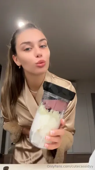 Cassies1 Silk Robe Tease OnlyFans Video Leaked