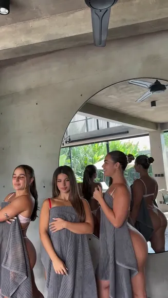 Catarinarmoff Towel Wrap Ass Tease OnlyFans Video Leaked