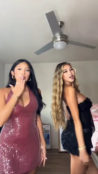 Cathleenzehn Black Ruffled Crop Top OnlyFans Video Leaked