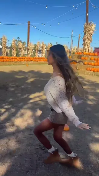 Cathleenzehn Pumpkin Holding Pose OnlyFans Video Leaked