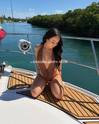 Catypants6 Kneeling On Yacht Deck OnlyFans Photo Leaked