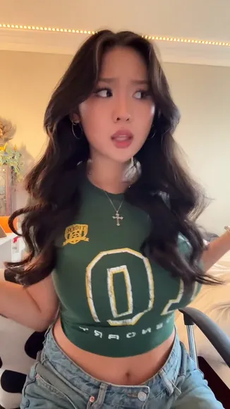 Chaelanl Green Crop Top Tease OnlyFans Video Leaked