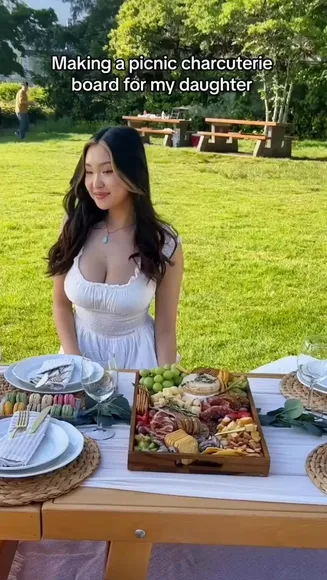 Chaelanl White Dress Picnic Setup OnlyFans Video Leaked