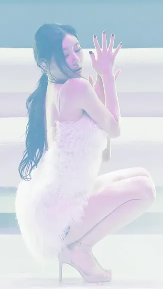 Chaerrry0 Feather Dress Squat Tease OnlyFans Video Leaked