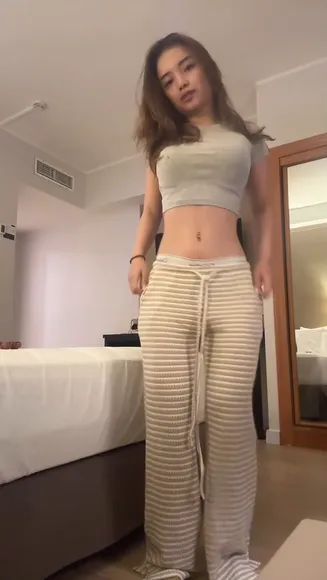 Chantalajah Midriff Tease In Sweatpants OnlyFans Video Leaked