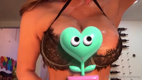 Chantelvip Oiled Boobs In Bra OnlyFans Video Leaked