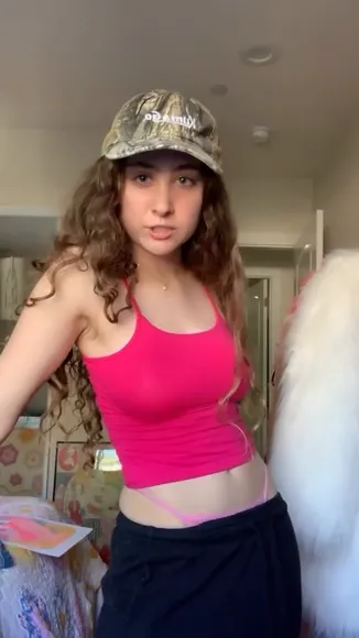 Chappellroan Pink Crop Top Tease OnlyFans Video Leaked