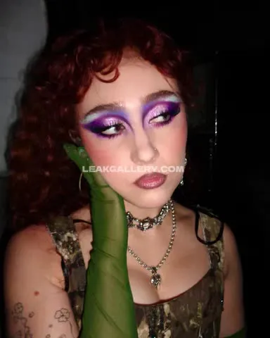 Chappellroan Green Glove Pose OnlyFans Photo Leaked