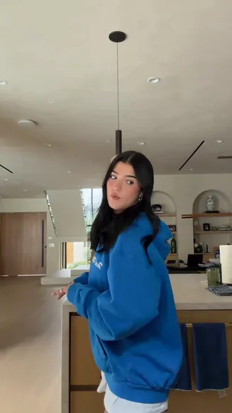 charlidamelio video thumbnail