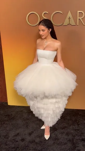 Chase.infiniti Strapless Tulle Gown Pose OnlyFans Video Leaked