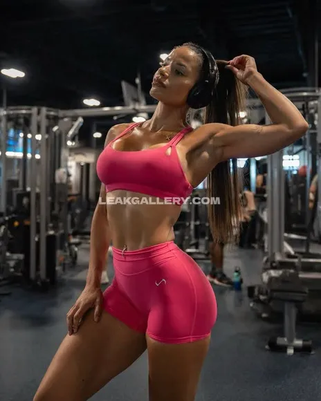 Chaunesseabailey Pink Sports Bra Flex OnlyFans Photo Leaked