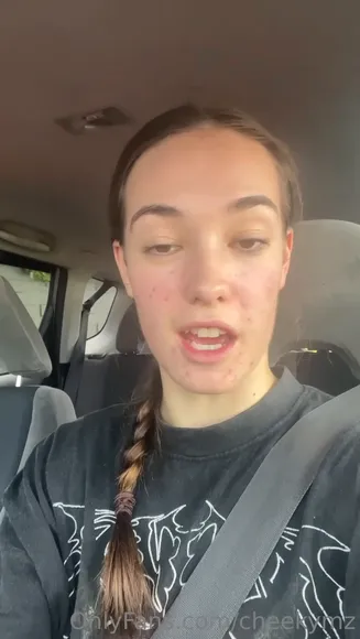 Cheekymz Topless Chair Selfie OnlyFans Video Leaked