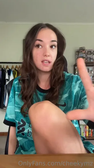 Cheekymz Topless Titty Tease OnlyFans Video Leaked