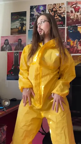 Cheesyx Yellow Suit Strip Tease OnlyFans Video Leaked