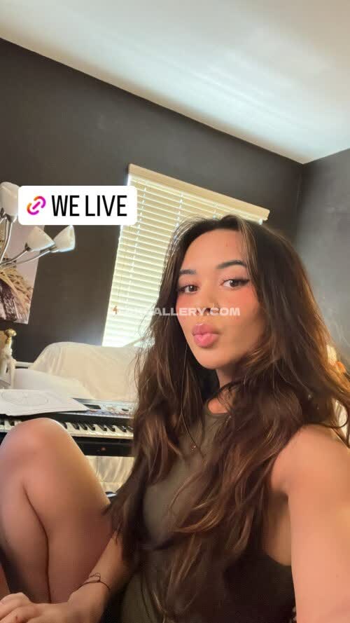 Chellchee Sitting Legs Spread Tease OnlyFans Photo Leaked
