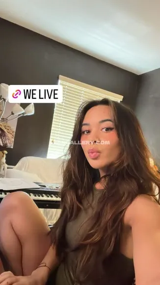 Chellchee Sitting Legs Spread Tease OnlyFans Photo Leaked