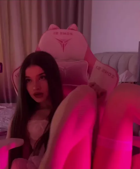 Chilllays Sheer Stockings Tease OnlyFans Video Leaked