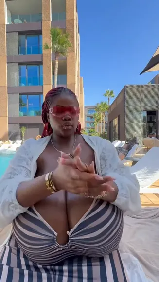 Chiomalovv Strapless Striped Bikini Tease OnlyFans Video Leaked