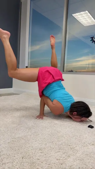 Chiro_dragon Legs Up In Skirt OnlyFans Video Leaked