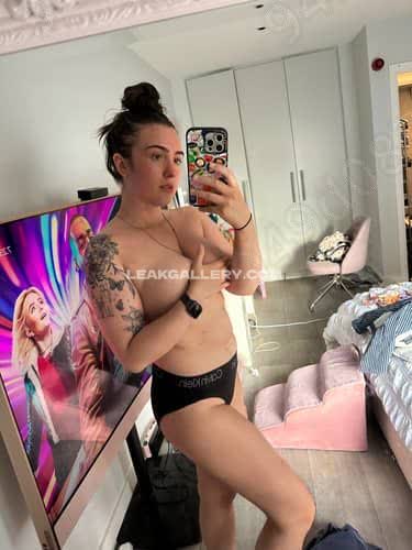 Chiwithac Topless Selfie Pose OnlyFans Photo Leaked