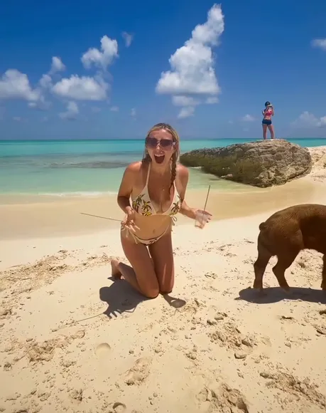 Chloandmatt Bikini Beach Kneeling OnlyFans Video Leaked