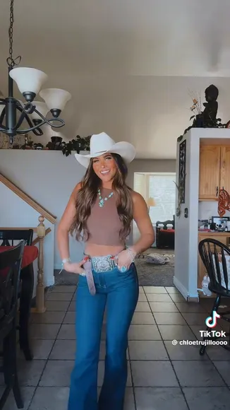 Chloe_trujillo Cowgirl Hat Hip Sway OnlyFans Video Leaked