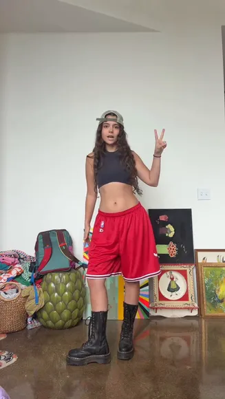 Chloeforero Red Shorts Crop Top OnlyFans Video Leaked