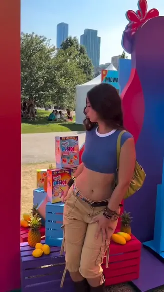 Chloeforero Midriff Crop Top Tease OnlyFans Video Leaked