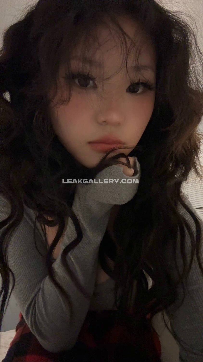 Chlooeph / Elena.gwyne / Present / U_present_age8423 ภาพหลุดนู้ด OnlyFans สุดเอ็กซ์คลูซีฟ #15911263