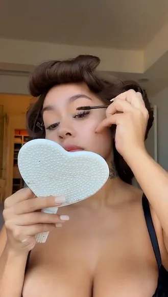 Chromazz Black Bra Makeup Session OnlyFans Video Leaked