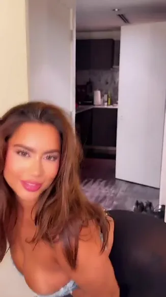 Chromazz Denim Bra Tease OnlyFans Video Leaked