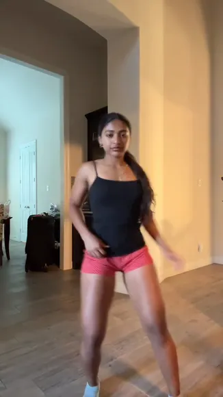 Ciaraoommen Thighs Spreading Dance Moves OnlyFans Video Leaked