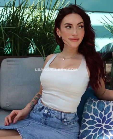 Claraatwork White Crop Top Tease OnlyFans Photo Leaked