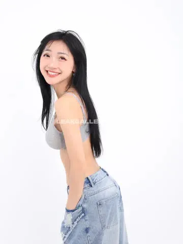 Claradao Gray Bra And Jeans OnlyFans Photo Leaked