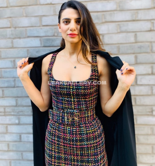 Claudiadoumit Tweed Dress Tease OnlyFans Photo Leaked