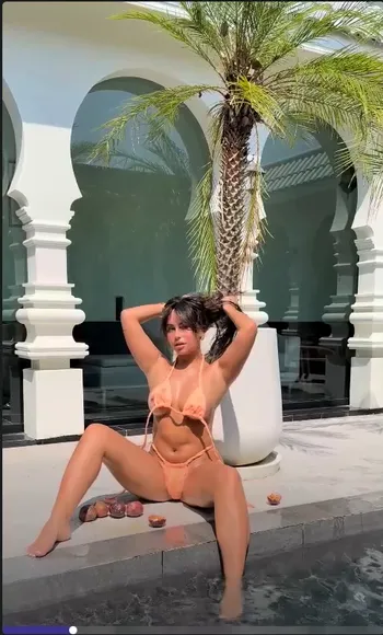 Claudiatihanvip Topless Poolside Tease OnlyFans Video Leaked