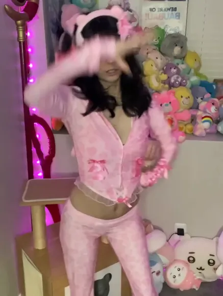Clownhop Pink Bodysuit Tease OnlyFans Video Leaked