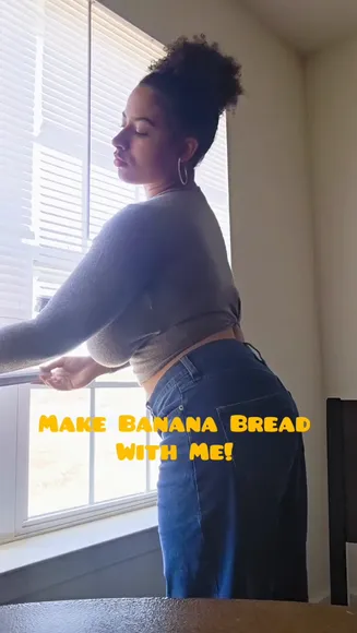 Coco Deep V-Neck Baking Tease OnlyFans Video Leaked