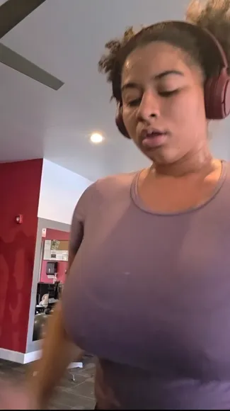 Coco Sweaty Boobs In Sports Bra OnlyFans Video Leaked