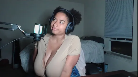 Coco Deep V-Neck Tease OnlyFans Video Leaked