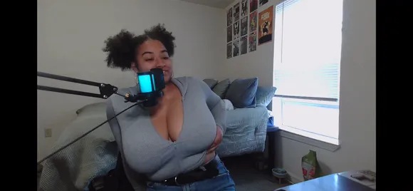 Coco Deep V-Neck Tease OnlyFans Video Leaked