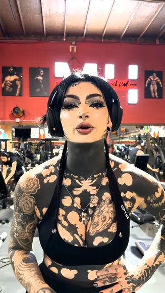 Comeovwhenursober Tattooed Gym Flexing OnlyFans Video Leaked